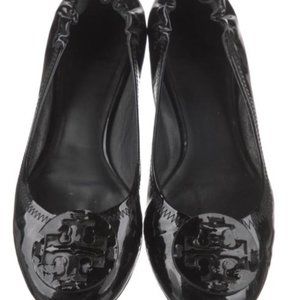Tory Burch Black Patent Round Toe Ballaet Flat